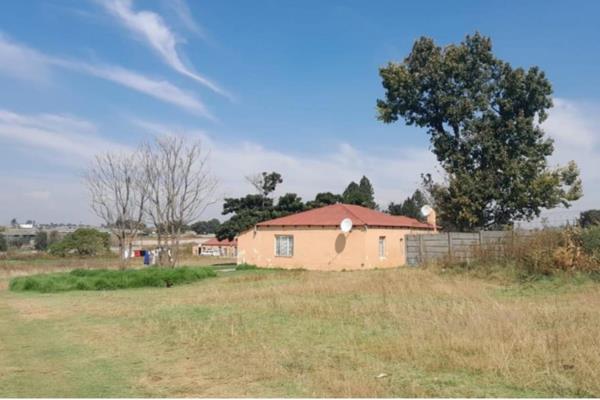 This 4.2895-hectare land in Putfontein offers a great opportunity for those seeking a spacious property with potential. The land ...