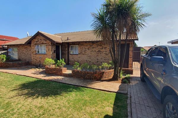 Neat family home with big yard featuring an open plan kitchen and dining room, lounge, bar room which can also be used as a study or ...