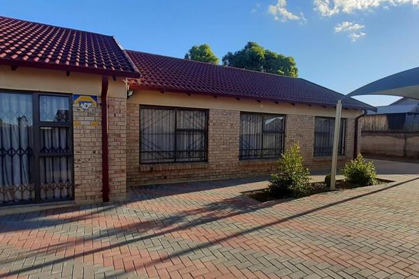 Lovely 3 bed house in Vista Park for sale
Beautiful low maintenance house situated in a quite suburb of Vista Park. This home has a ...