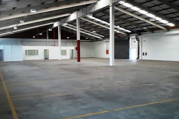 A grade immaculate 1,108 sm warehouse unit with immaculate offices, ablutions, storage, 
kitchenette showers and meeting rooms.
Close ...