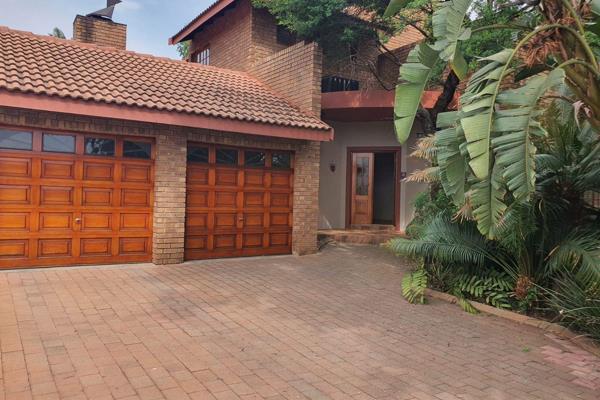 This home is situated in Eldopark security estate close to English and Afrikaans schools.

Enter with a formal lounge and a study. The ...