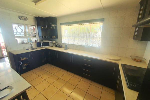 Presenting offers from R900 000, 
Owner asking R980 000

Spacious family home on ...