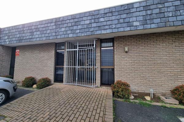 Neat, furnished room rentals available for single professionals. Rental includes common ...