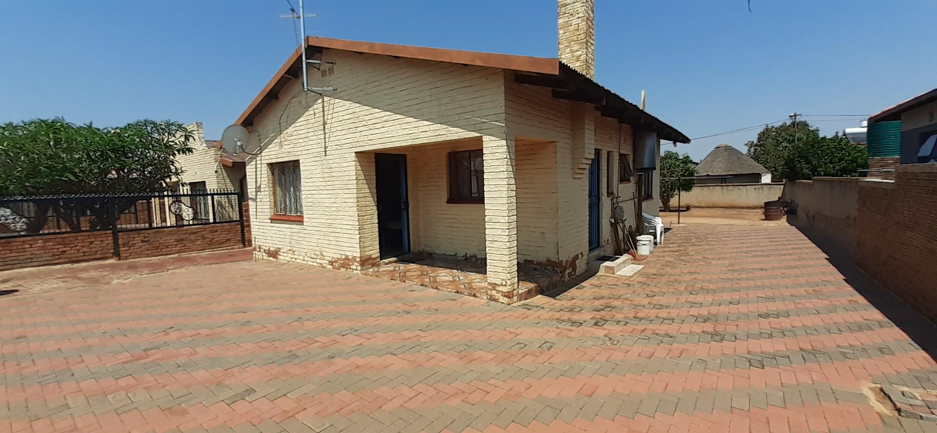 3 Bedroom House for sale in Lebowakgomo Zone A