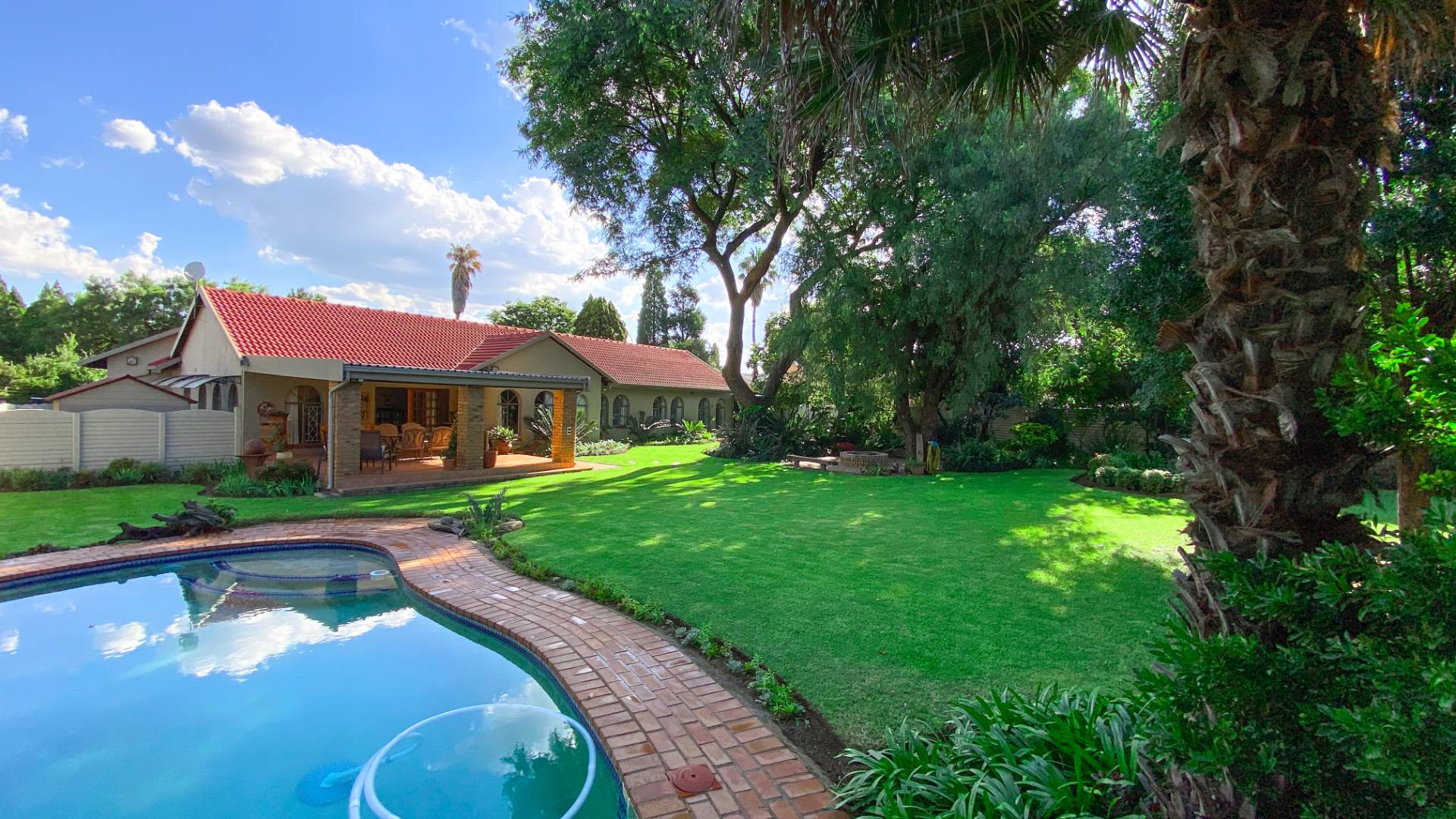 4 Bedroom House for sale in Brackenhurst P24113465018