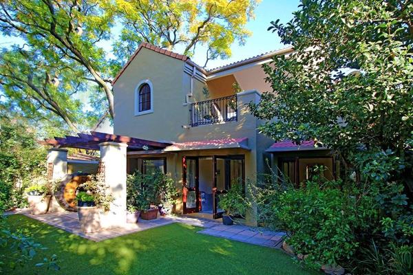 2 bedroom free-standing duplex for sale in sought after Lonehill Village Estate.

This ...