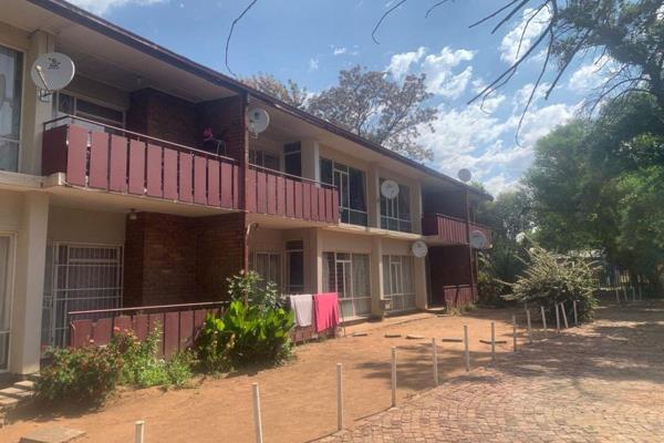 Available Immediately
FEMALES ONLY!
Walking distance to the UFS 
Fully furnished  
Bathroom 
Kitchen 
Living room
Parking 

Water - ...