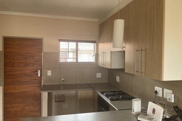 Neat 2-bedroom Apartment to Rent in Monavoni, Centurion 

Features:
Family Room 
Kitchen with built-in cabinets 
2 Bedrooms 
1 ...