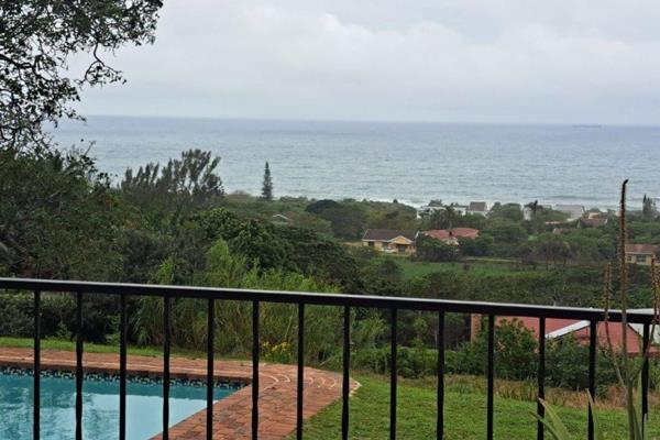 A beautiful home in the Golf Eden complex.  Situated on the ridge in Port Edward with full sea views and views over Port Edward and the ...