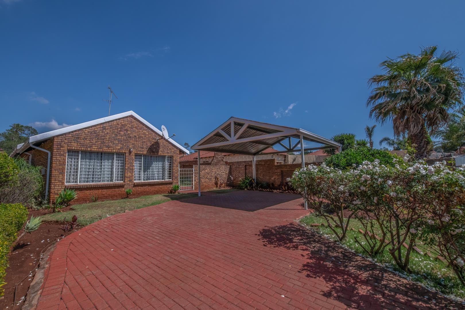 4 Bedroom House for sale in Lyttelton Manor P24113471021