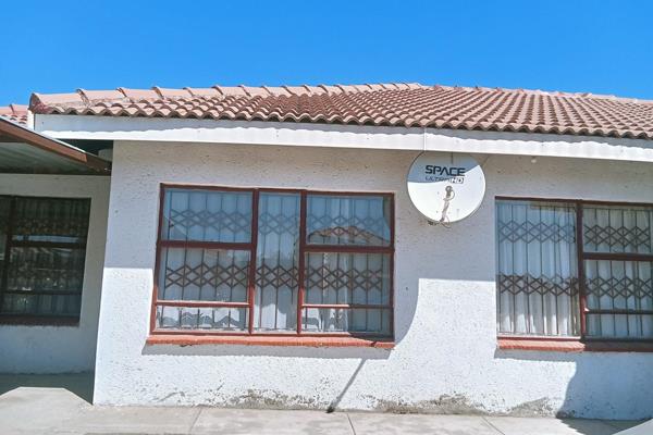 Three Bedroom House in Seshego

Welcome to this inviting three-bedroom home located in the vibrant neighborhood of Seshego.  This well ...