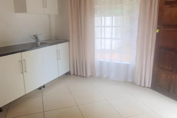 Available immediately.

Stunning and Cosy bachelor flat that consist out of 3 rooms. Bathroom, Room and kitchen.
2 Plate Stove and ...