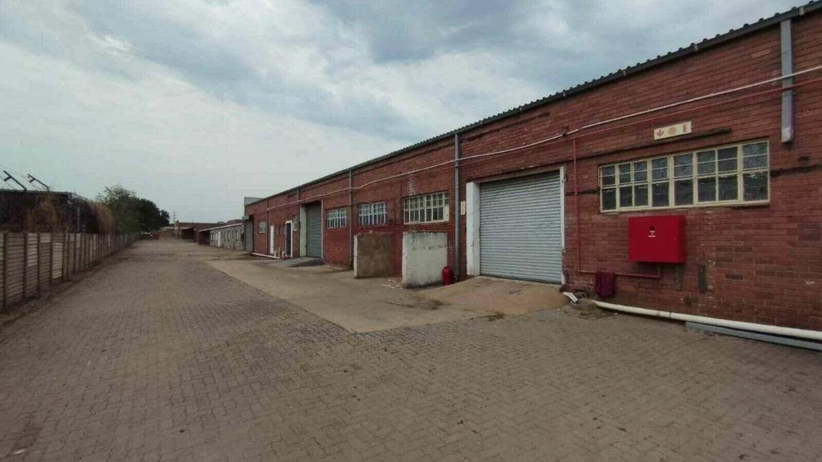 Industrial property to rent in Rosslyn 15 Kotzenberg Street P24