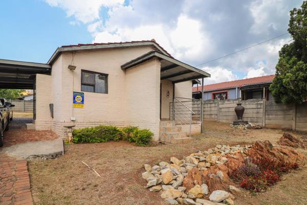 A complete 3 bedroom house is for sale in Bosmont.
Meticulously put together with aluminium windows, tiled floors and built-in ...