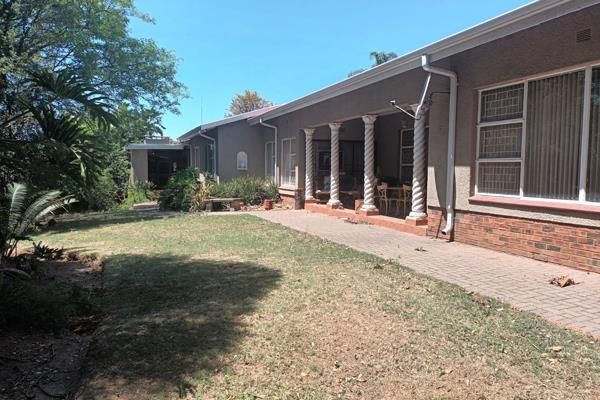 Exclusive sole mandate!!!

This beautiful and spacious family home is located in the sought-after area of Die Heuwel Proper and offers ...