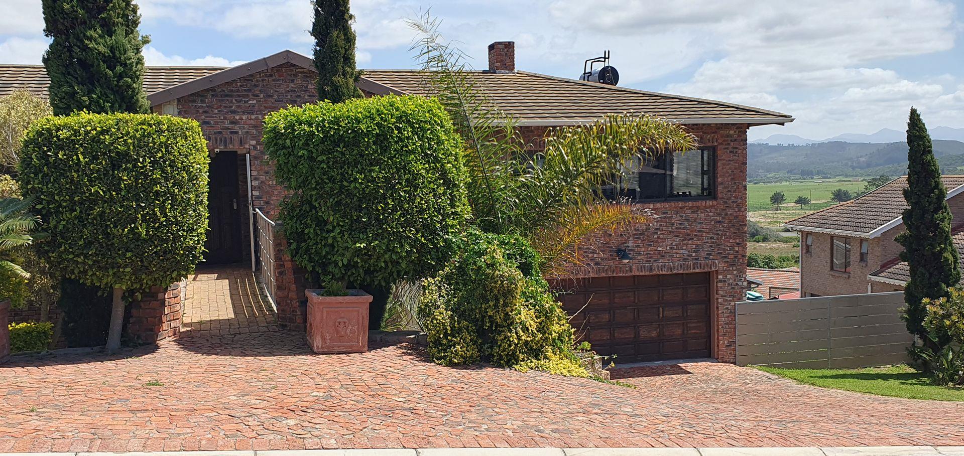 3 Bedroom House for sale in Fraaiuitsig 29 Da Gama Street P24113501300