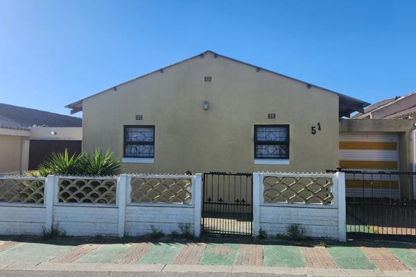 This well-maintained 3-bedroom home is situated in popular Voorbrug and provides convenient access to the Delft Shopping Centre. 
  
As ...