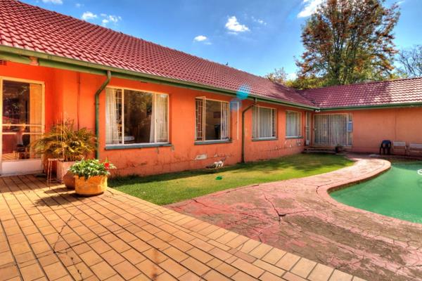 Close to all schools, main roads and shops.

2 Lounges, dining room, 5 bedrooms,  3 ...