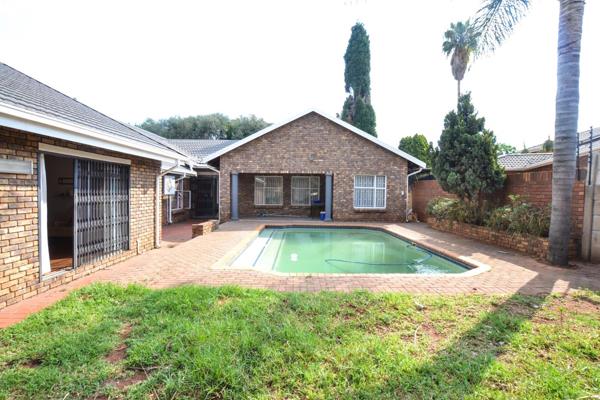 Beautiful Stand alone home in Heuweloord 

Consists of 
5 Bedrooms, all large in size and have built in cupboards. The main bedroom has ...