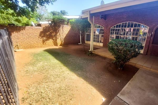 A charming 2 bedroom apartment FOR RENT, located in the sought-after area of Naboomspruit, also known as Mookgophong. This lovely unit ...