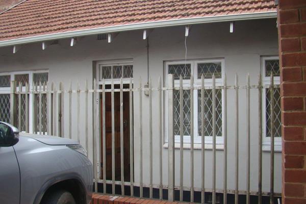 RE/MAX is pleased to offer this small unit that is in Jabu Ndlovu Street.  This office is ideal for a small security company or a small ...