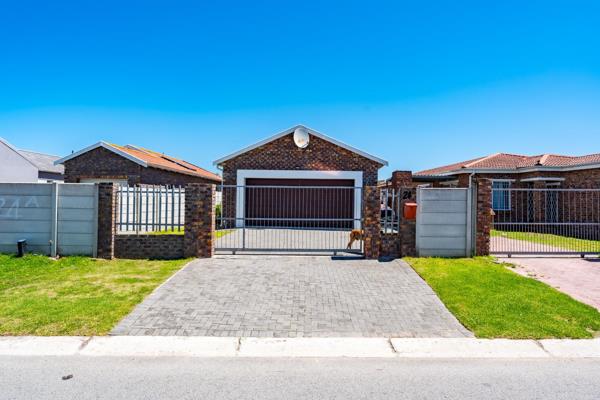 Welcome to the epitome of comfortable living in Parsons Ridge, Port Elizabeth! This ...