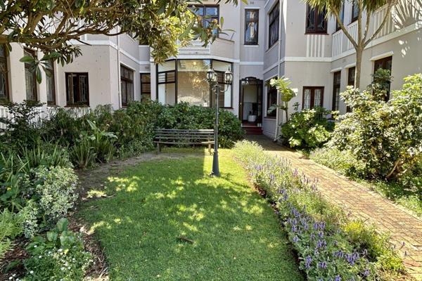 Located in Rondebosch, this exquisite 2-bedroom, ground floor apartment comes semi-furnished to match the aesthetics of the home. 

A ...