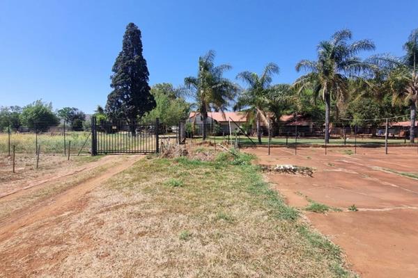 An ideal agricultural plot, situated in close proximity to Van Der Hoff Road and leading to Harties, is currently available for ...