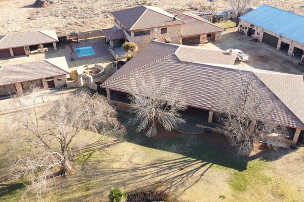 Exclusive Mandate
This private and gated property situated on Klipdrift. This property boasts 3 houses each with its own ...