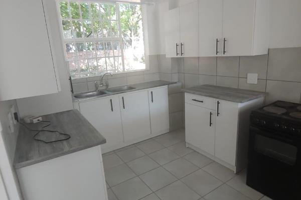 Centrally located between Malibongwe Drive and the Randburg CBD, off Hill Street
Easy ...