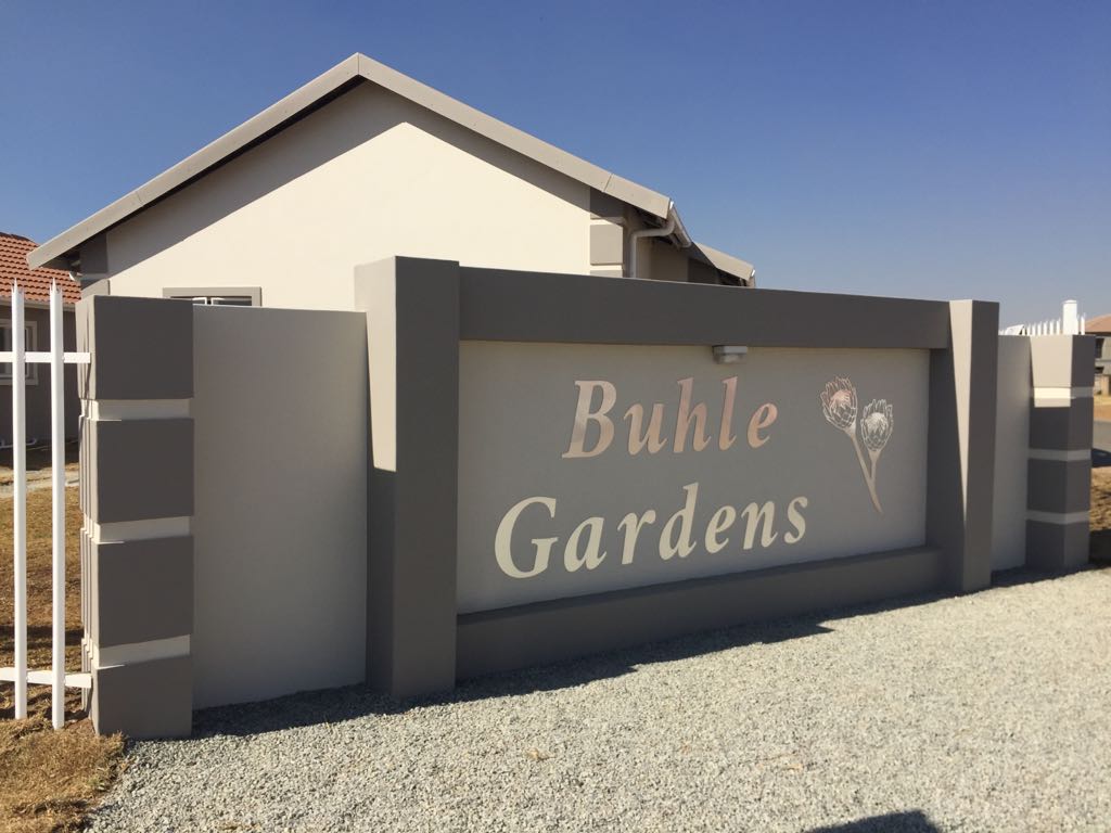 2 Bedroom House for sale in Buhle Park P24113511588