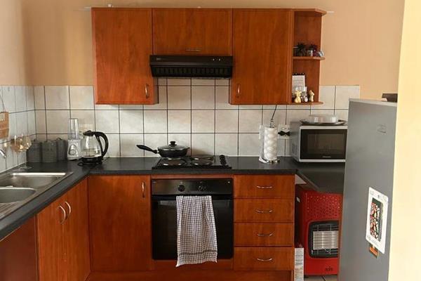 Spacious and neat 1 bedroom flat near Reds Mall &amp; virgin active.
Open plan kitchen and dining, opens into private balcony Master ...