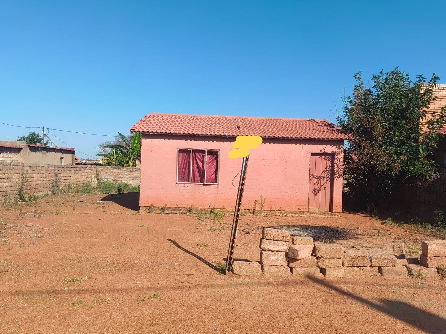 House for sale in Soshanguve R - P24-113515941