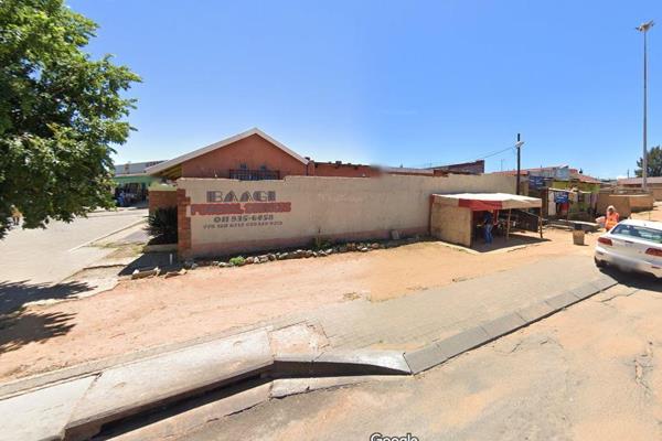 Commercial Property In Soweto Area For Sale

Property Reference Nr: DP2495(3)

Welcome to this 3-bedroom home nestled in the ...