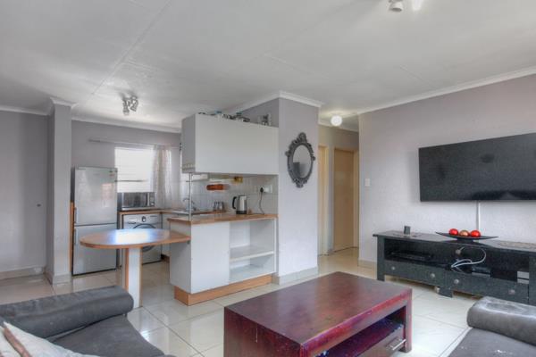 Lovely 2-bedroom modern unit with 24-hour security, situated in Ormonde Daman Street.  ...