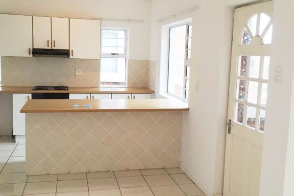 OCCUPATION: FEBRUARY

Please send me an email to arrange a viewing

This property consists of the following:
Upstairs unit with ...