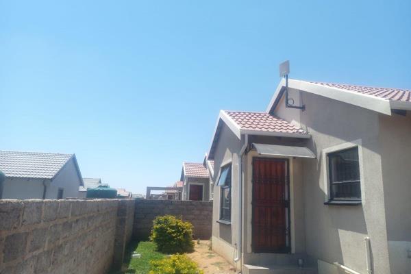 3 bedroom house at Klarinet for sale.

This is a very neat and clean well maintained and well kept. This is a ready to move in house. ...