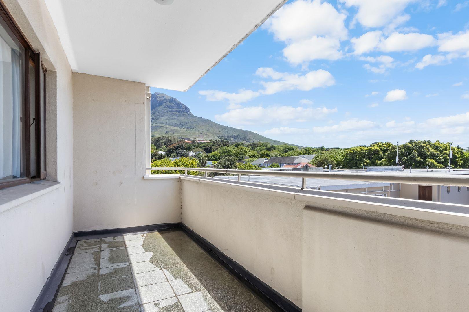 Photo of 3 Bedroom Apartment / flat to rent in Rondebosch