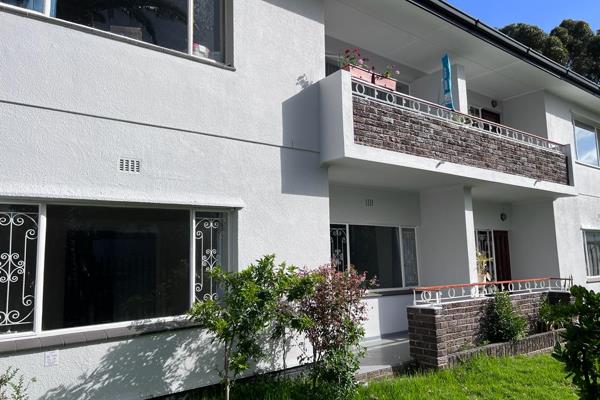 This newly renovated apartment located on the GROUND FLOOR in central of Somerset West ...