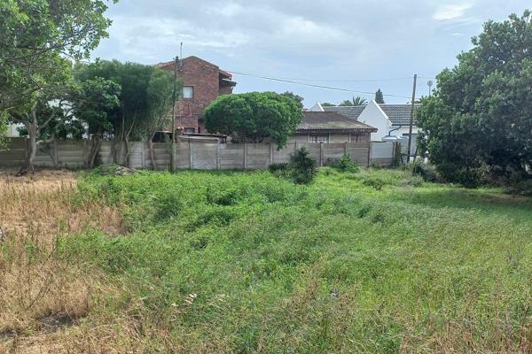 Vacant land available
Location, location!
Clean stand, in a quiet area, just across the dune (pathway across the dune for direct ...