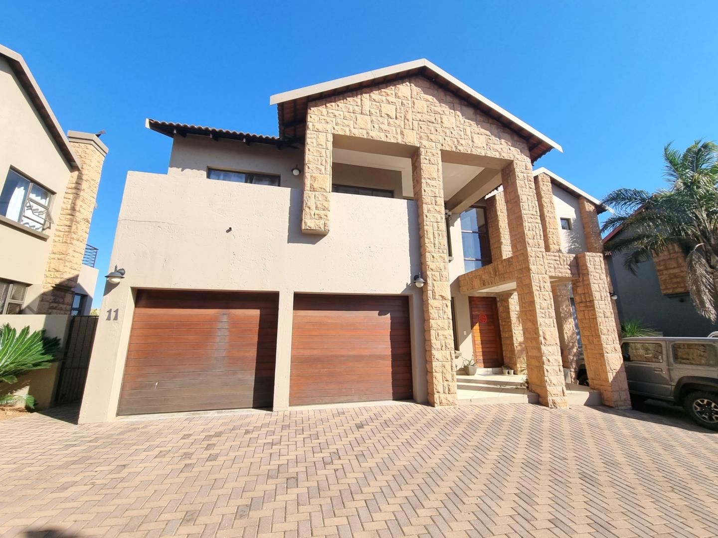 3 Bedroom House for sale in Midstream Estate - P24-113522129