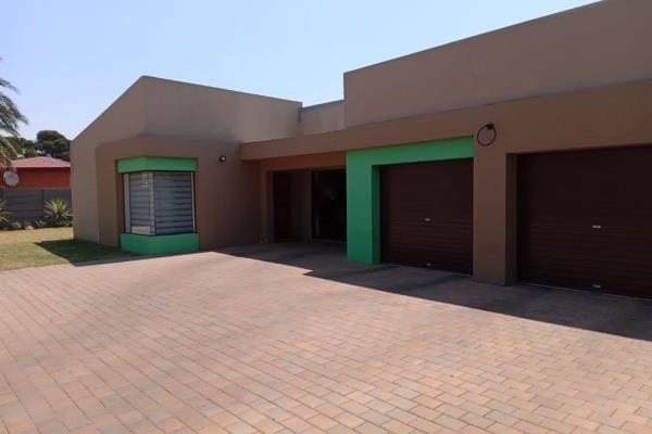 Charming 5-Bedroom Open Plan Property in Benoni - Perfect for Your Personal ...