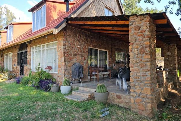 Discover a rare gem nestled at the base of the majestic Magalies Mountains, just 22km from Rustenburg and 17km from Mooinooi. This ...