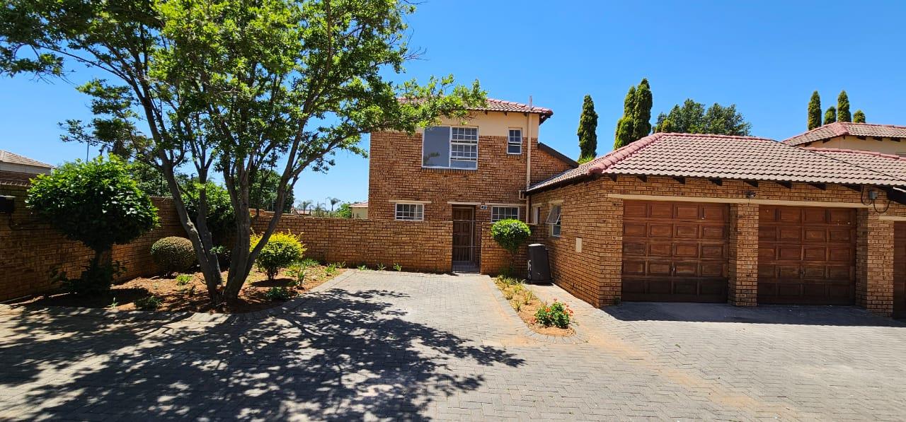 Apartments / flats for sale in Roodepoort : Roodepoort Property ...