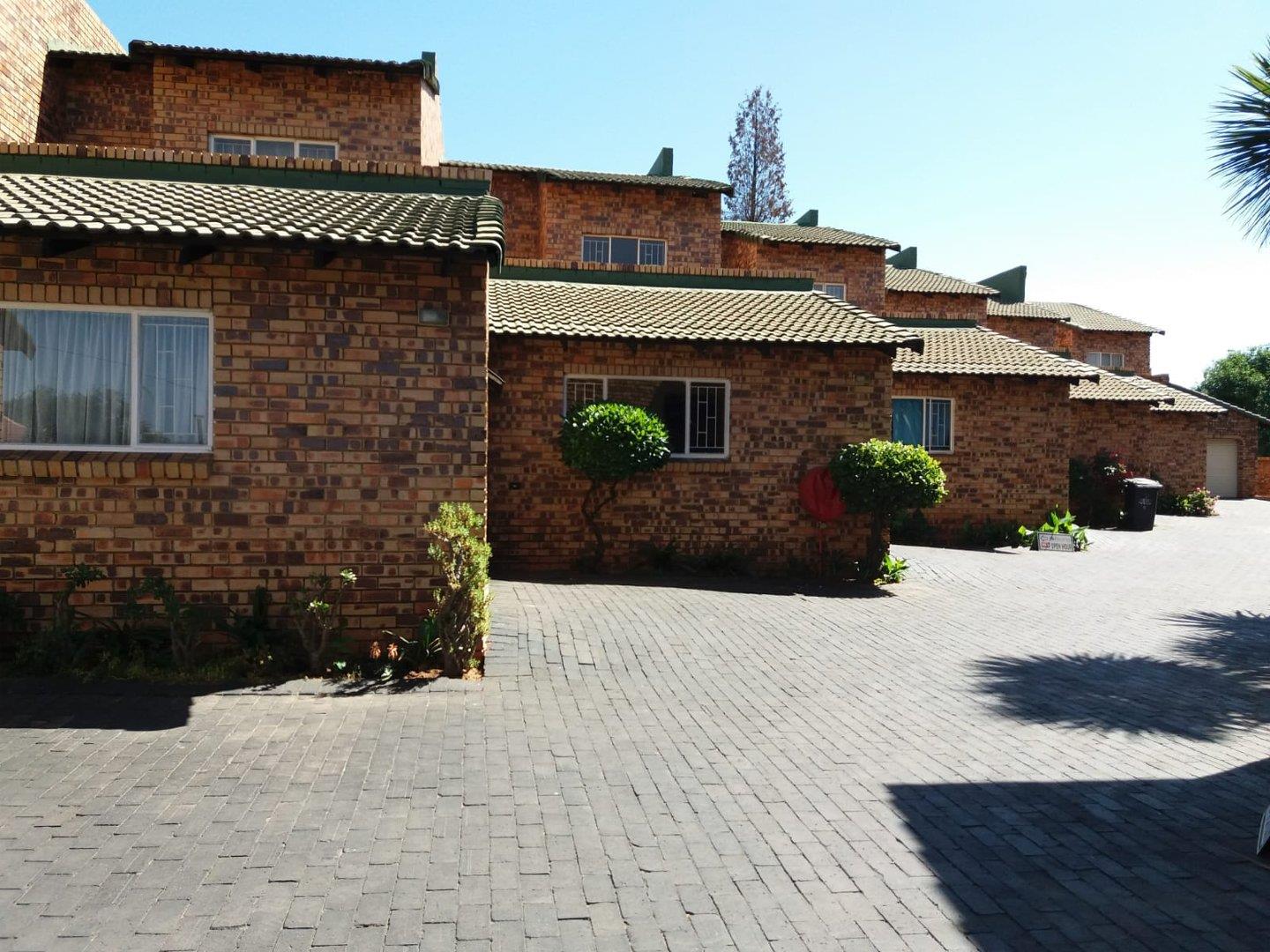 Townhouses for sale in Roodepoort : Roodepoort Property : Property24 ...