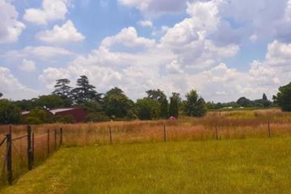 This beautiful vacant stand is fully fenced. 

Good soil, to start your vegetable farming on a small scale.

Call now to view !!