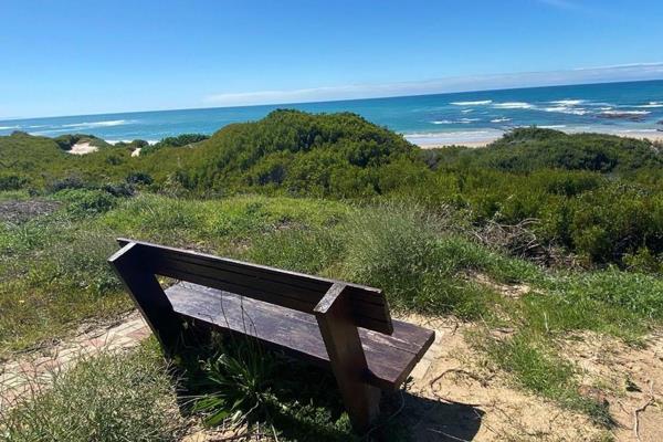 This 811 square metre vacant land is located in the highly sought-after area of Paradise Beach. With stunning sea views, this property ...