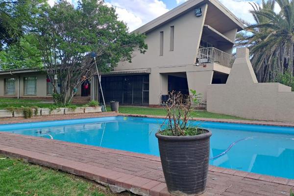 &#177;4.2 Ha Riverfront Property @ Riverside Small Holdings Bloemfontein (on the banks of the Renotserspruit)
 
Situated 22.4km from ...