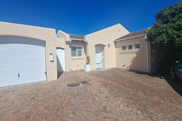 This spacious 2-bedroom freestanding house in a quiet crescent in Edgemead, Goodwood, offers both comfort and convenience. Located ...