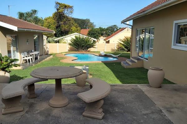 This is a property with multiple possibilities in the heart of Durban North.
A large 3 ...